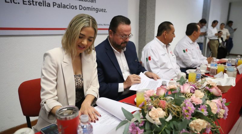 Estrella Palacios firma convenio de colaboración con CMIC Delegación Sinaloa Sur